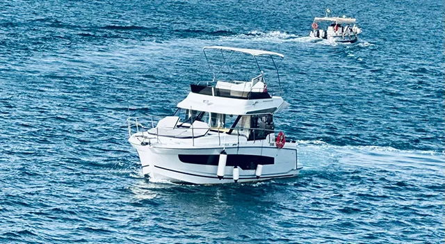 Dopamine Yacht Trip in Khor Saud, Bayada Island, or Abu Tir