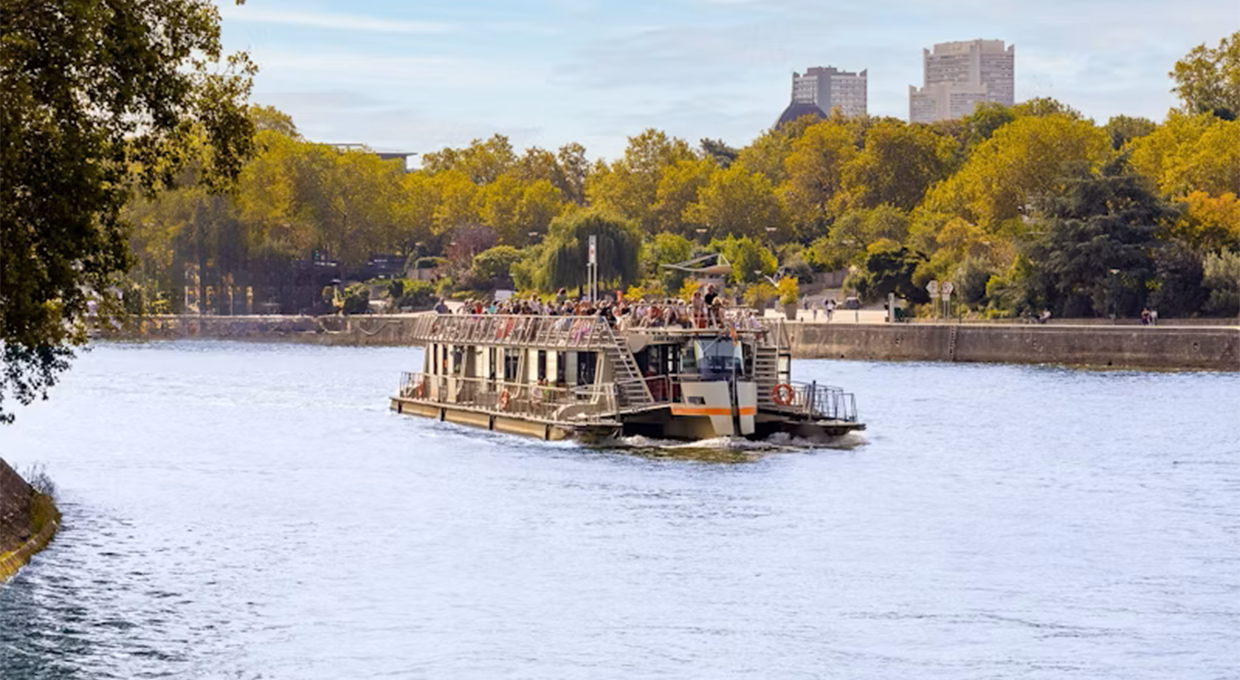 1-Hour Seine Cruise with Audio Guide