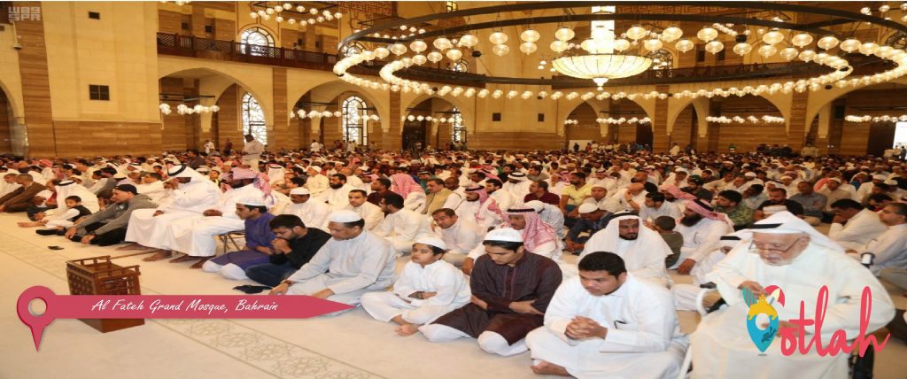 Praying at Al Fateh Grand Mosque