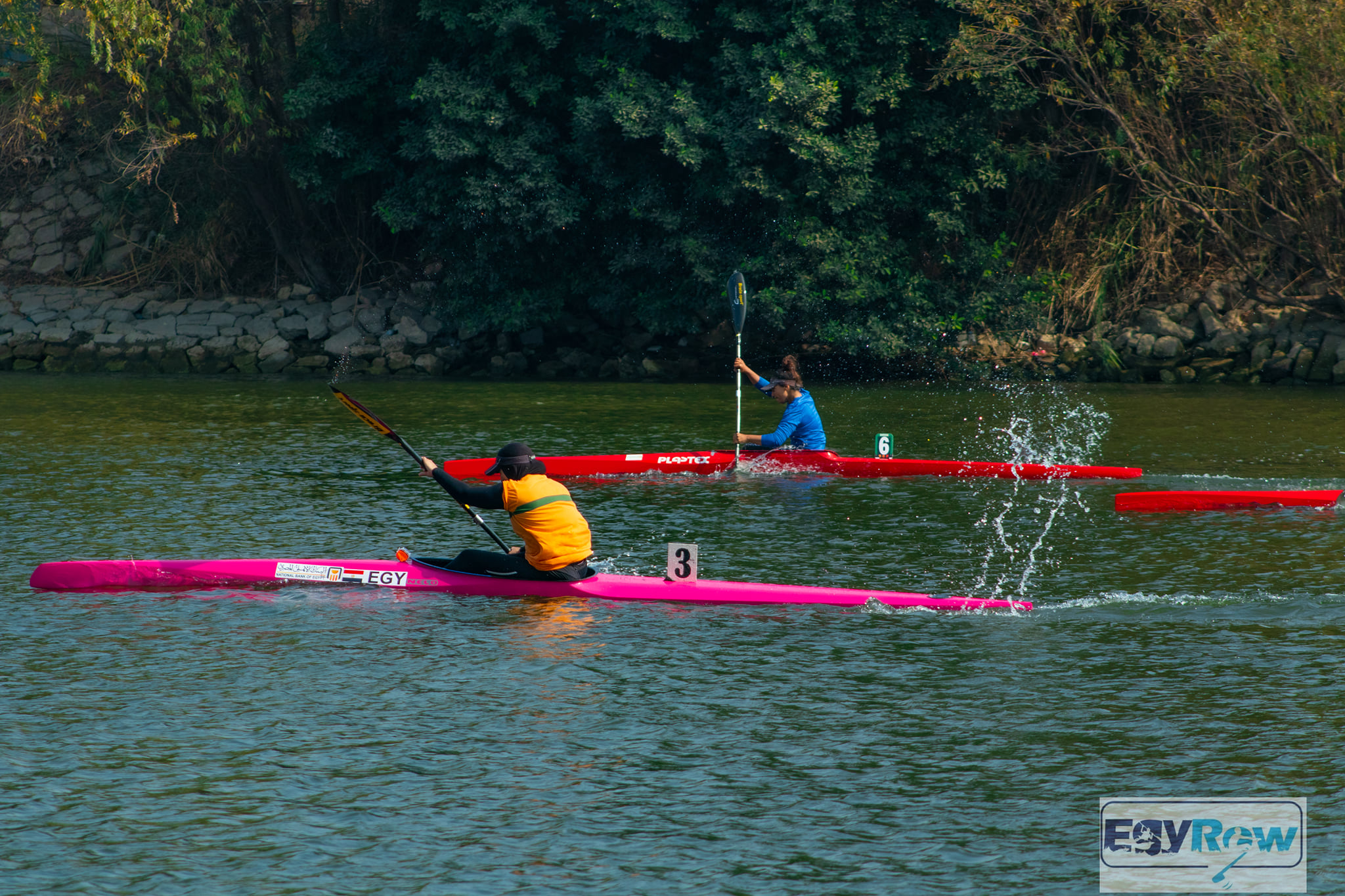 Enjoy kayaking training with a delicious lunch meal