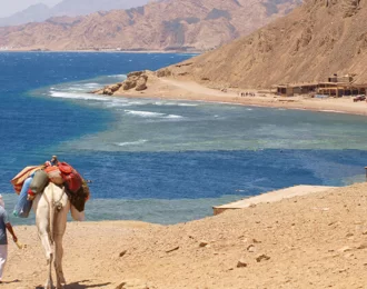 استمتع برحلة الي بلو هول, ابو جالوم. بلو لاجون