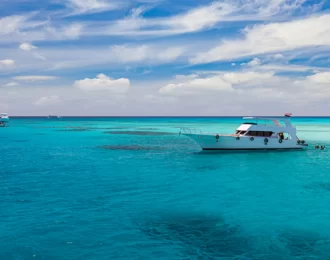  Enjoy a private boat tour in Hurghada