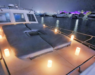 Celebrate with ooltah on a parked yacht 