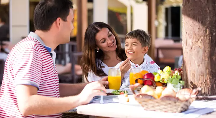 a family rating breakfast