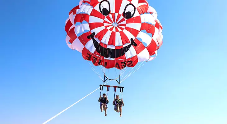 30 Mins of Parasailing With 18% Off