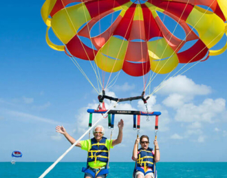 Muscat: 15 mins Parasailing Tour