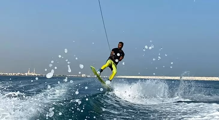 Al Mouj: Wakeboarding Tour with Qualified Instructor