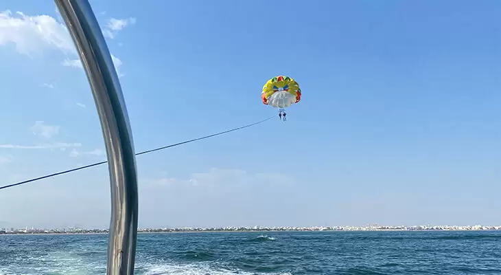 Muscat: 15 mins Parasailing Tour