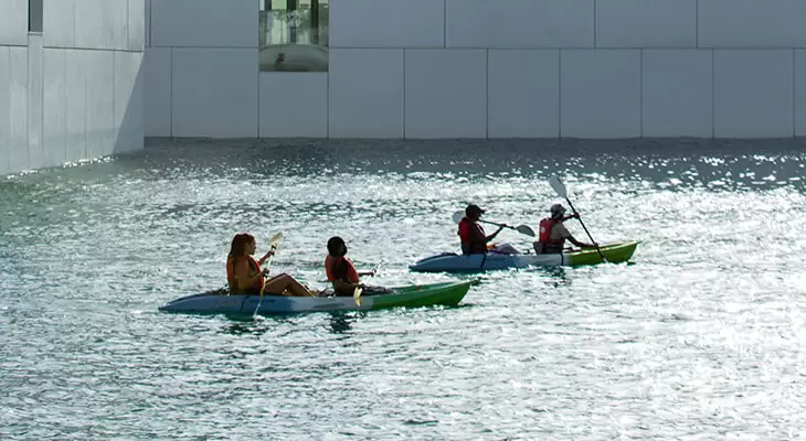 1-hour Kayaking Adventure around Louvre Abu Dhabi