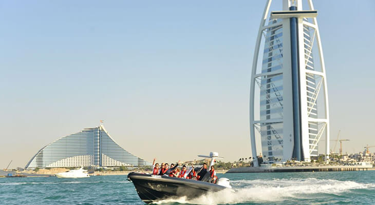 Dubai: 100-Min Black Boat Tour