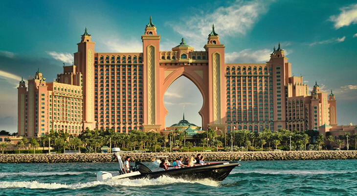 Dubai: 100-Min Black Boat Tour