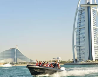 Dubai: 100-Min Black Boat Tour