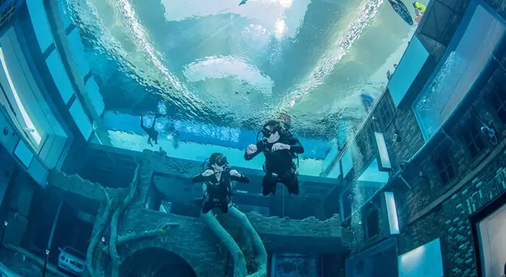 Diving in the Deepest swimming pool in the World Deep Dive Dubai