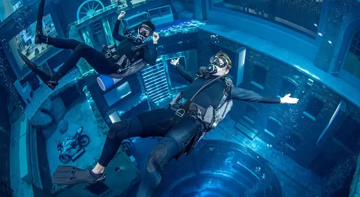 Diving in the Deepest swimming pool in the World Deep Dive Dubai