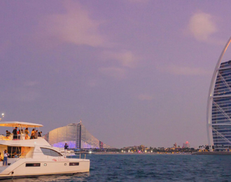 2-Hours Yacht Tour with Live BBQ & Drinks at Dubai Marina