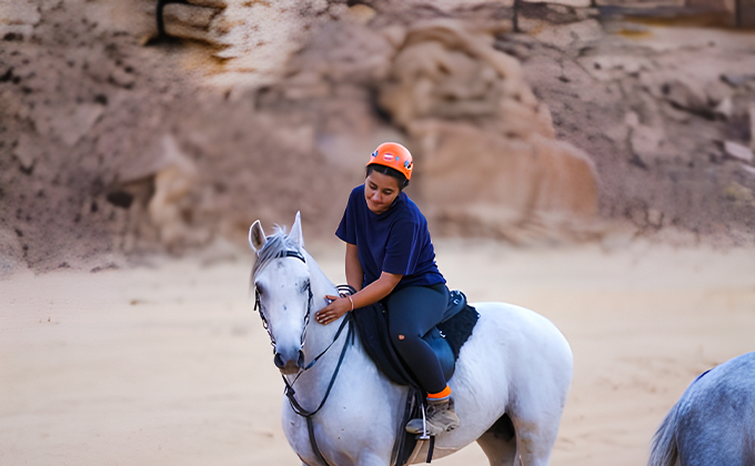 1 Hour Horseback Riding in AlUla