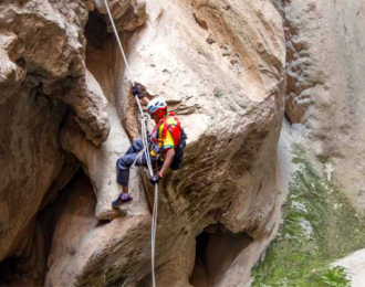 Day trip at Snake Canyon in Oman 