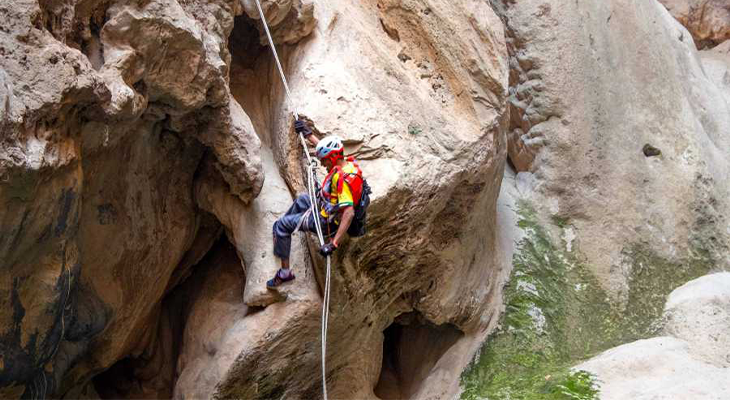 Day trip at Snake Canyon in Oman 