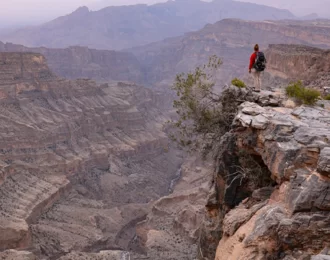 Visit the mountains of Nizwa and Jabel Shams 