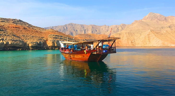 رحلة بحرية خاصة بالقارب مع الإفطار حول عمان