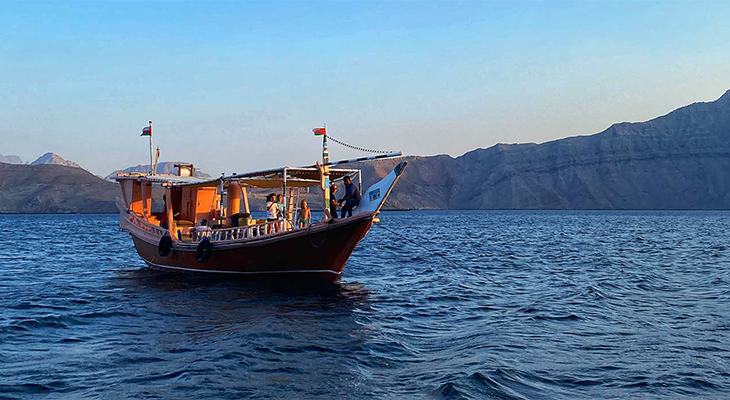 رحلة بحرية خاصة بالقارب مع الإفطار حول عمان