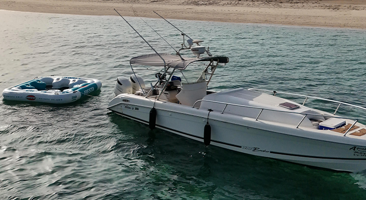 6-Hour Private Trip to Umm Al Maradim Island aboard Aqua Hulk Boat