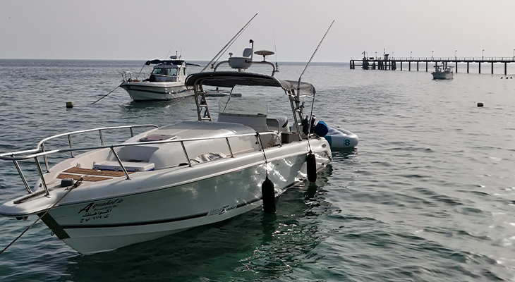 6-Hour Private Trip to Umm Al Maradim Island aboard Aqua Hulk Boat