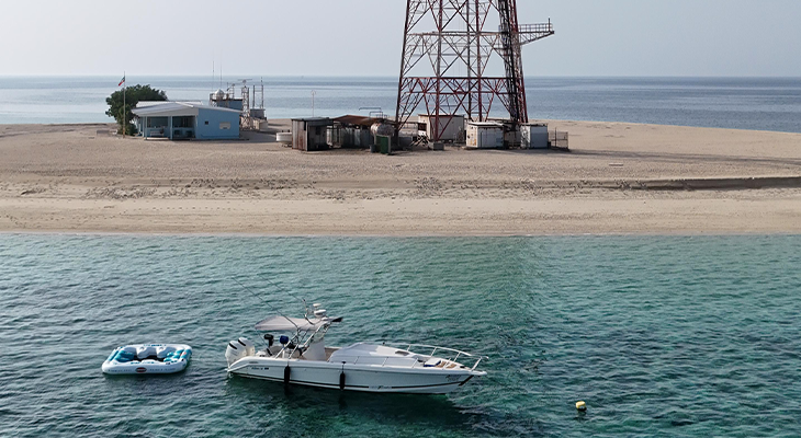 6-Hour Private Trip to Umm Al Maradim Island aboard Aqua Hulk Boat