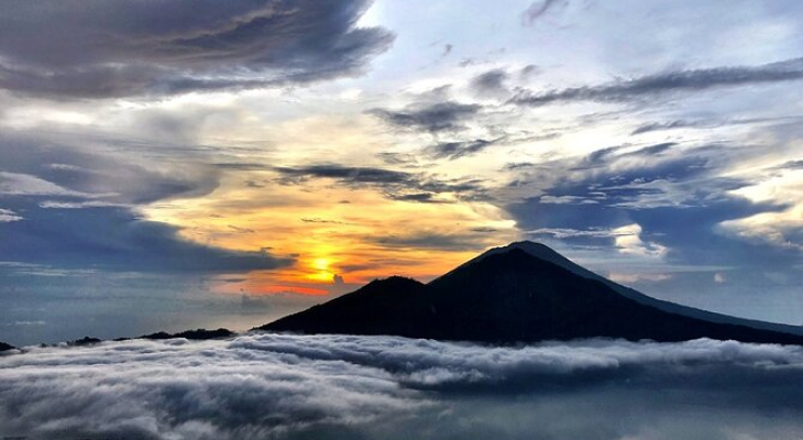 Mount Batur Sunrise Trekking Experience in Bali with a Breakfast