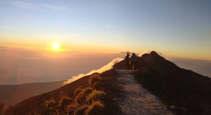 Mount Batur Sunrise Trekking Experience in Bali with a Breakfast