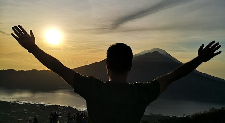 Mount Batur Sunrise Trekking Experience in Bali with a Breakfast