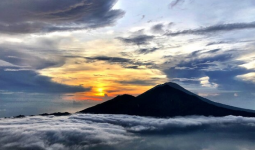 Mount Batur Sunrise Trekking Experience in Bali with a Breakfast