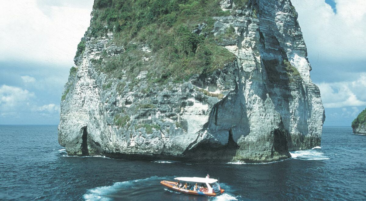 9-Hour Snorkel Adventure Cruise Aboard Speedboat at Nusa Penida Island