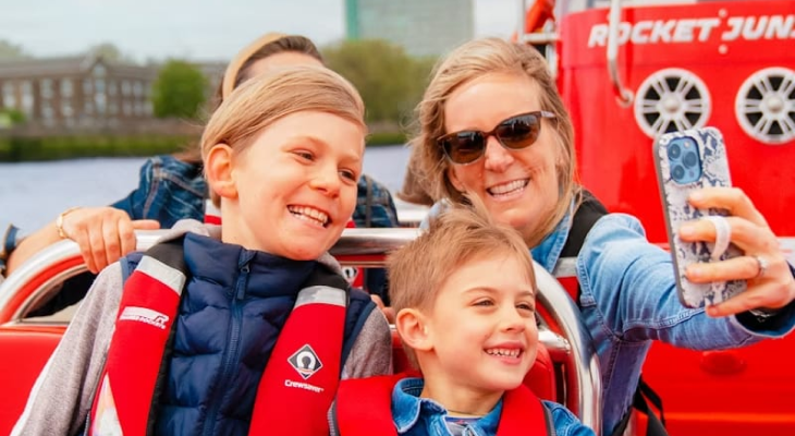 Speedboat Tour on Thames River in London for 50 Minutes