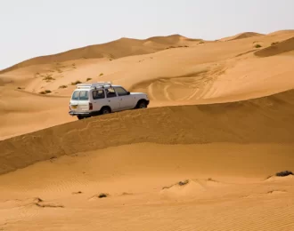 رحلة ليوم واحد إلى وادي بني خالد ورمال وهيبة مع الإنتقالات