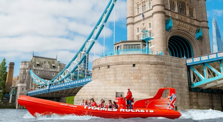 Speedboat Tour on Thames River in London for 50 Minutes