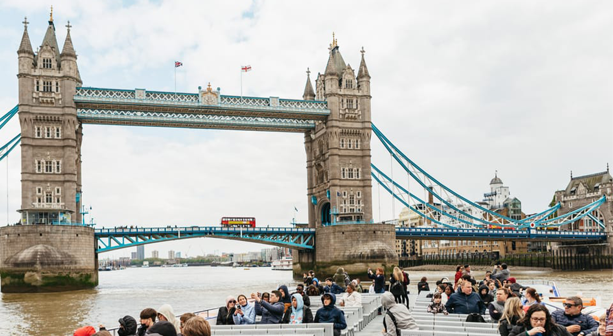 24-Hour Hop-On-Hop-Off Cruise Through the Thames River in London