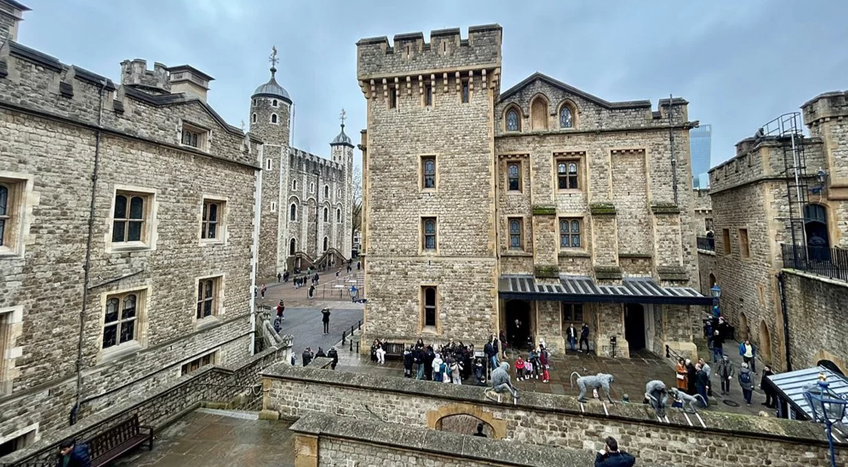 Admission Ticket to Tower of London with a Beefeater Tour 