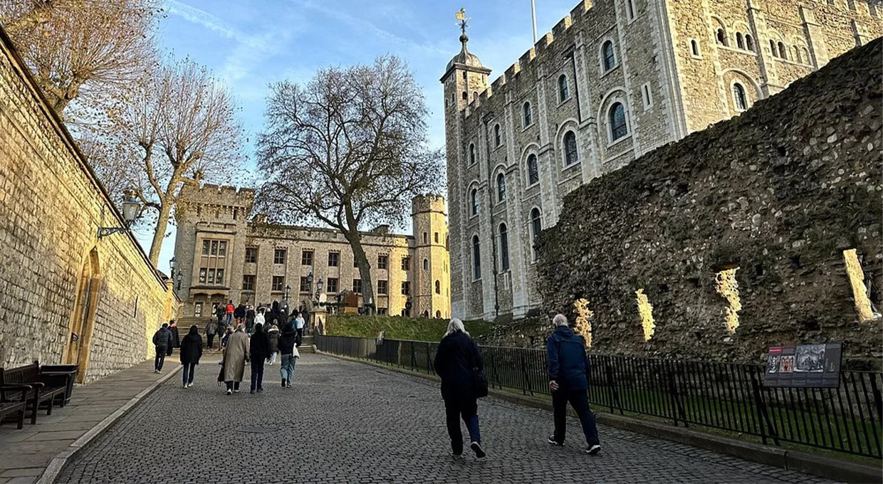 Admission Ticket to Tower of London with a Beefeater Tour 