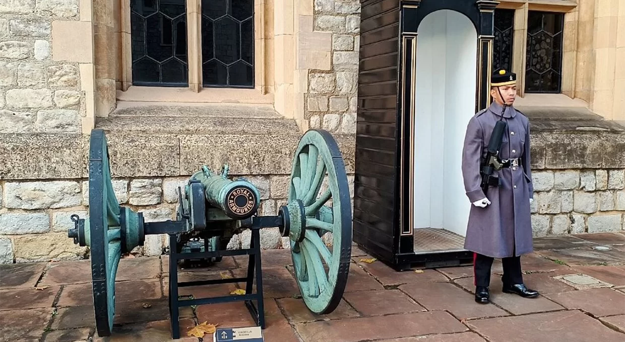 Admission Ticket to Tower of London with a Beefeater Tour 