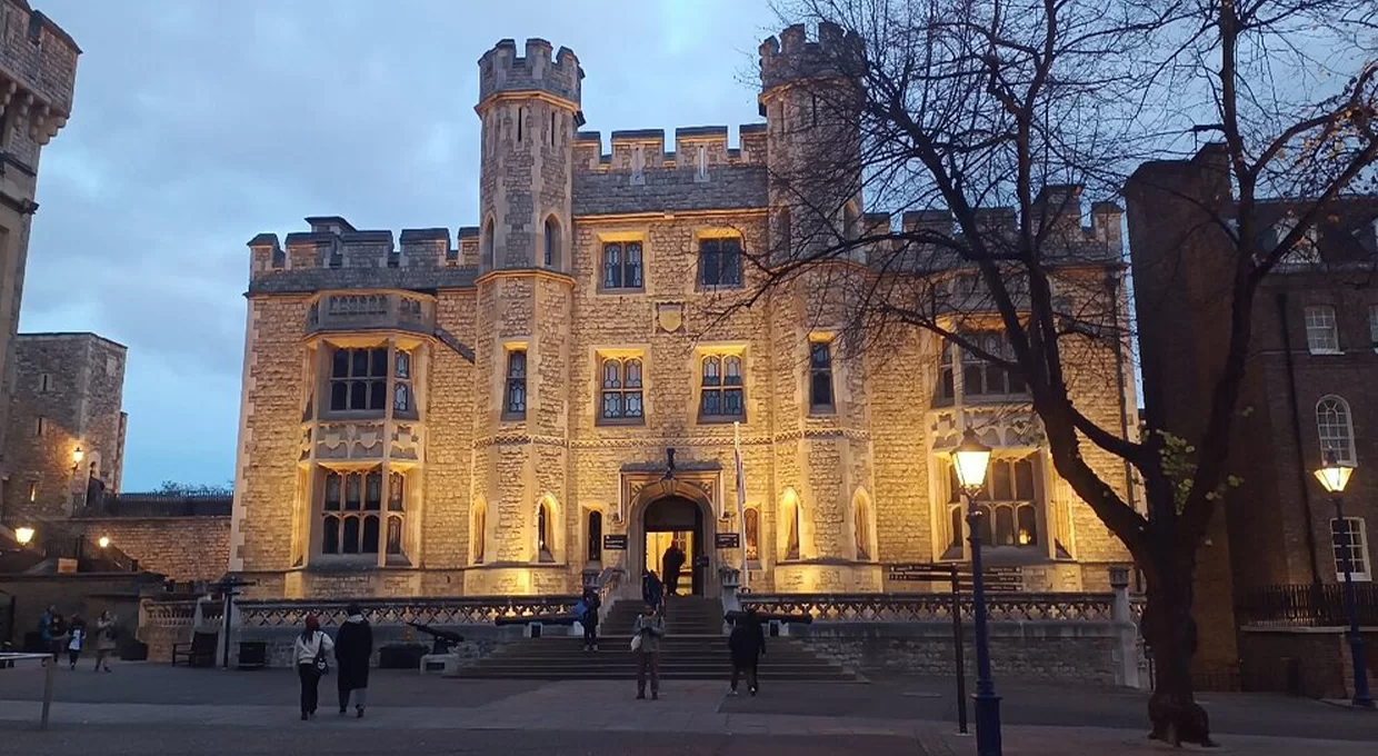 Admission Ticket to Tower of London with a Beefeater Tour 