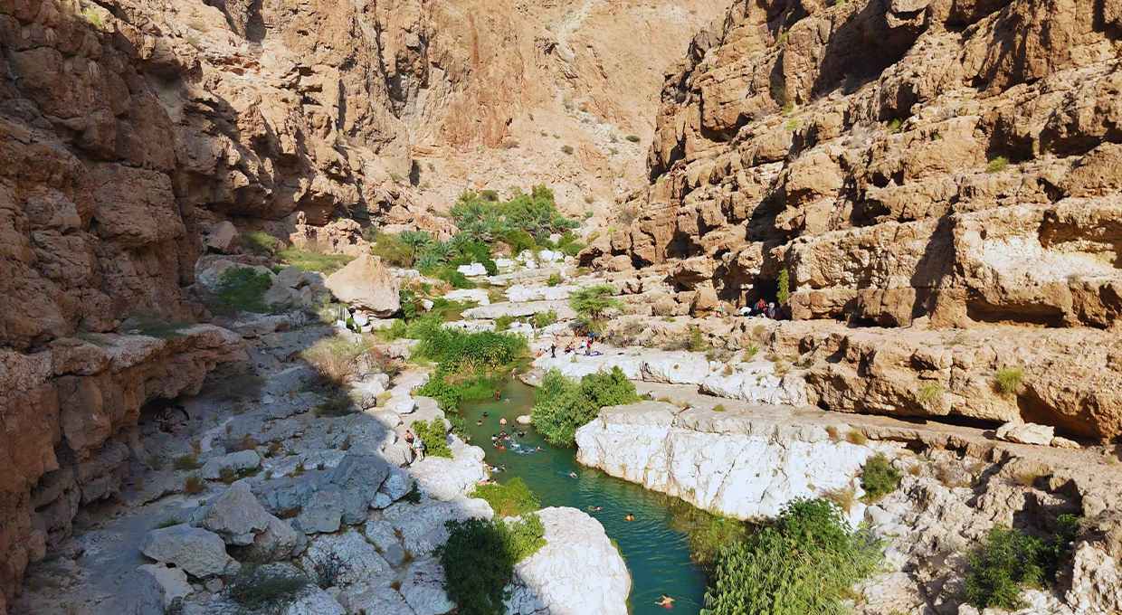 رحلة يوم كامل إلى وادي شاب ومنتزة هوية نجم مع وجبة غداء